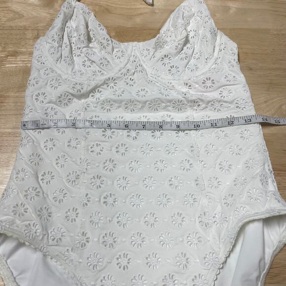 Kate Spade New York NWT Eyelet Halter Underwire One-Piece Swimsuit White Size L - Picture 9 of 11